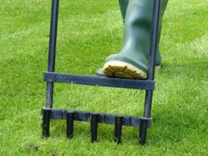 Prezračevalnik za travo